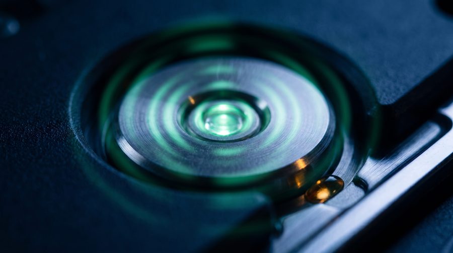 Composant optique éclairé dans une machine